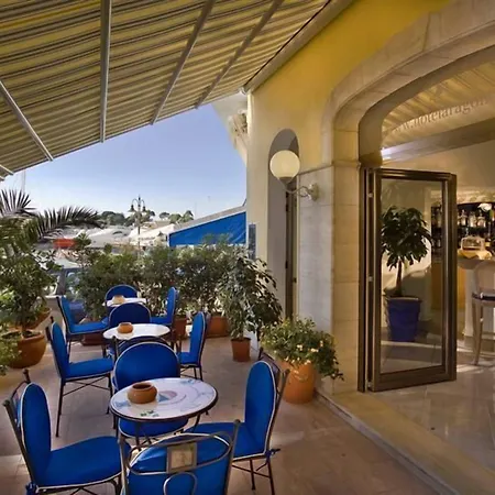 亚拉贡宫温泉酒店 酒店