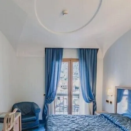 亚拉贡宫温泉酒店 酒店