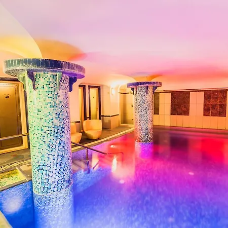 亚拉贡宫温泉酒店 酒店 4*