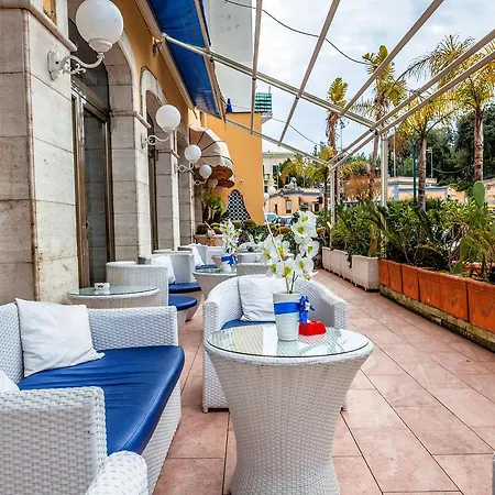 亚拉贡宫温泉酒店 4*