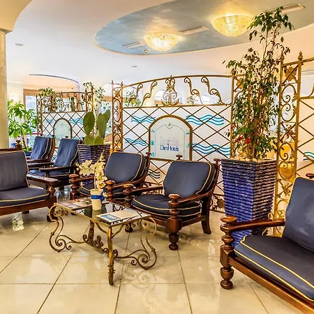 亚拉贡宫温泉酒店 4*