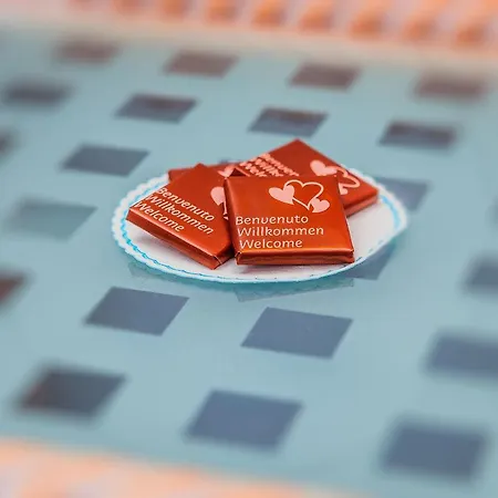 亚拉贡宫温泉酒店