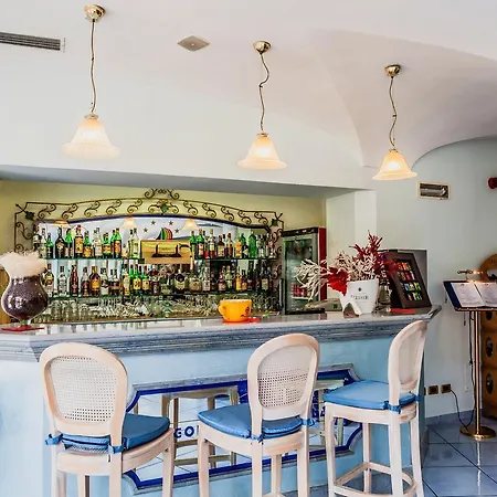 亚拉贡宫温泉酒店 4*