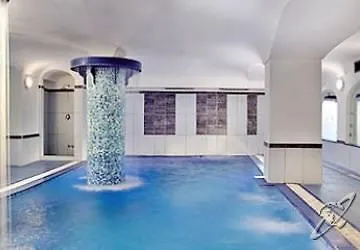 酒店 亚拉贡宫温泉酒店 4*