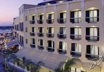 Ξενοδοχείο Aragona Palace & 4*