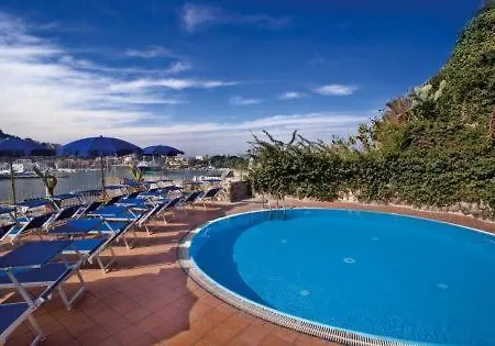 酒店 亚拉贡宫温泉酒店 4*